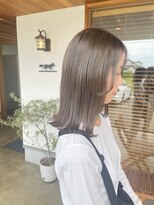 ハニー(Hunny) ミディアム切りっぱなし