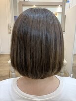 アルターリール(aL ter Rire) イルミナカラー/赤み消しシルバーグレー/福原遼華