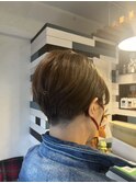 すっきりサイド長めのショートボブ