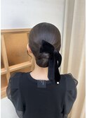 タイトヘア 参列ヘア ベロアリボン 結婚式ヘア シニヨン