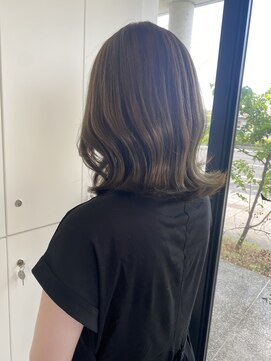 ラフ(laugh) くびれボブ/グレージュカラー