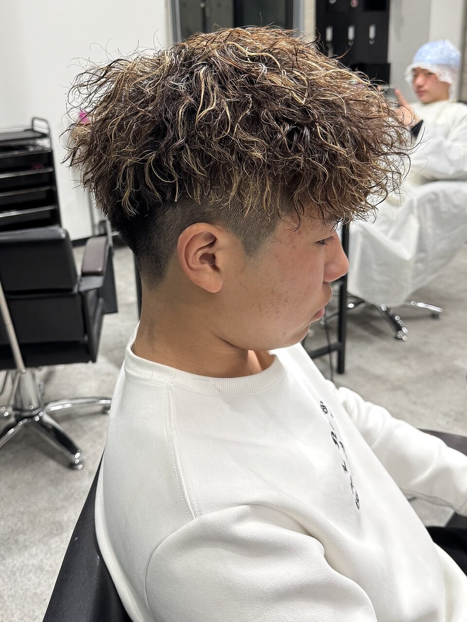イージーアイロン（キャロット）　中古　メンズ　パーマ　ツイスト EASY IRON キャロット🥕スタイル④ Style by @zoey__syu 角を