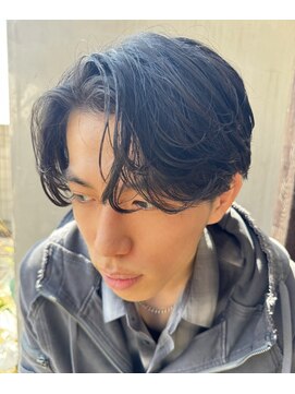 アリーム(Areem) センターパート×フェザーパーマメンズパーマニュアンスパーマ