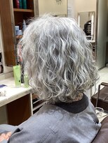 ピークアブー アヴェダ アトレ恵比寿(PEEK-A-BOO AVEDA)&nbsp;ミディアムレイヤーパーマグレースタイル