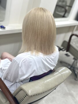 カリーナ(CARINA) ハイトーンカラー／ホワイトベージュ