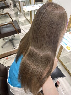 フォルテ 表参道店(FORTE) ツヤ感たっぷりミルクティーベージュ
