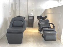 シーン(seen)の雰囲気（フルフラットのシャンプー台もあります。　　ウルフ　顔まわり）