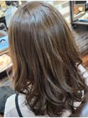 カーキベージュ
