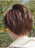 オリーブベージュ×ショートヘア