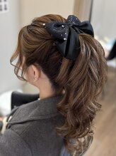 ティアラ 栄(TIARA) ふわふわポニーテール【リボンヘアセット結婚式ヘア】