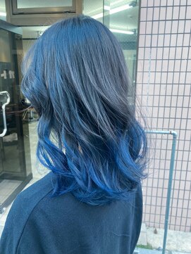 オト(oto) 動くたび視線を奪う大人のニュアンスカラー/透明感グラデ/ブルー