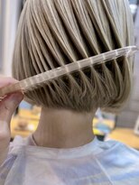 リノショアーズ 日本大通り店(RINOSHORES)&nbsp;【ブリーチ＋ワンカラー】 ミニボブ/ホワイトベージュ