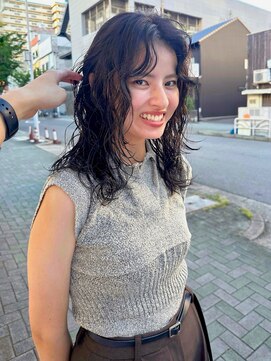 トゥコ(tuco) フェイスレイヤー スパイラル 黒髪パーマ ミディアムレイヤー