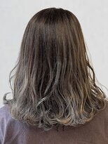 ポルト(porto produced by teatro hair salon)&nbsp;ミディアムレイヤー アッシュブラウン グラデーションカラー