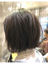 ノル(nol.)&nbsp;切りっぱなしボブ。首が長く見えてお顔も小さく見えます。