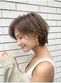 白髪ぼかしハイライト×ネビージュ×ショートボブ【柏】