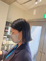 ラミ(L'ami)&nbsp;大人かわいい耳かけショートボブ/透明感オリーブグレージュ