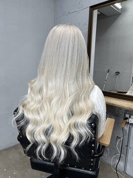 ワン(ONE) ホワイト