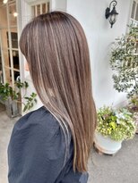 ユイバイラドンナ(Huit by LADONNA)&nbsp;白髪ぼかしハイライトカラー