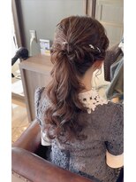 ロアナ 六本木(LOANA ROPPONGI)&nbsp;ルーズなミドルポニースタイル