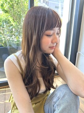 エテバイリリア(ete by LILIA.) レイヤーをいかしたコテ巻きヘア