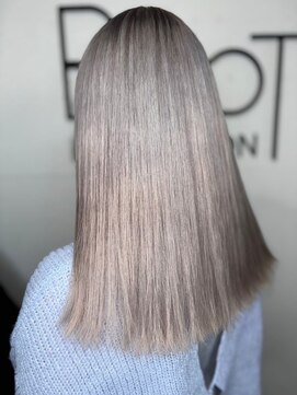 テイス 新宿(TACE) シルバーグレージュ[ネビージュ/黒髪/小顔/新宿]