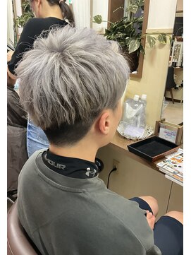 コアフィールフィス(COIFFURE fils) 【見附　今町】ホワイトカラー　ブリーチオンカラー