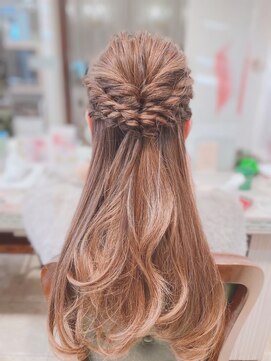 ヘアデザイナーズサロン 三嶋 ナチュラル華やかハーフアップ