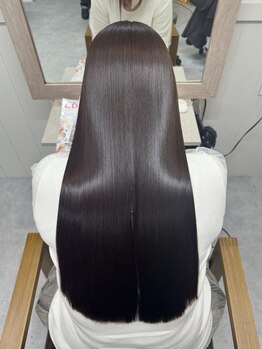 今までの縮毛矯正とは全く違う仕上がりに感動！ダメージレスで自然な仕上がりのストレートヘアを叶えます♪