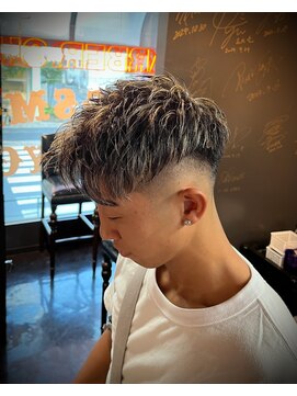 キングスマントーキョー 立川北口店(KINGSMAN TOKYO) アップバング / ツーブロック / スキンフェード 【立川】