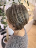 ステア ケース(stair case)&nbsp;過去のデザインは再利用 脱白髪染めグレージュ