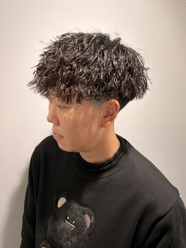 フライ 東通り店(Frei) 扱いやすい縦落ちツイストスパイラルパーマ