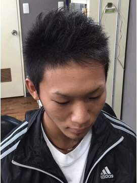 理容ドラゴン エアリーな毛束感でふんわりモヒカンスタイル