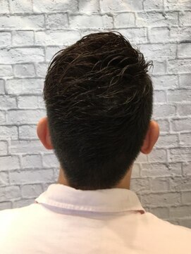 ミーティア バイ クアトロ(Meteor By QUATRO) 刈り上げスタイル