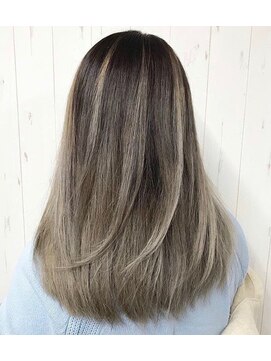 ジェーダッシュ 国立店(J') ダブルカラー【バレイヤージュ×ホワイトミルクティー】