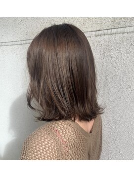 ステイシー(STACY) STACY グレーベージュ　 外ハネボブ　(那覇 小禄 奥武山公園)