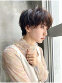 - 頭の形が良く見えて小顔効果のあるふんわりショート -