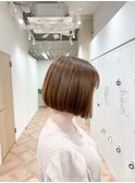 ショートヘア_マロンベージュ Aラインボブ かきあげ