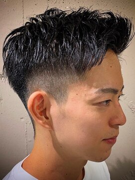 ビンゴ(BINGO) ba318ニュアンスカラー短髪刈り上げアップバング束感バーバー