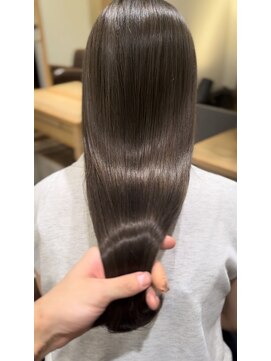 ローネス ギンザ(LONESS ginza) ロングレイヤー 小顔カット 2wayバング 韓国へア 髪質 改善