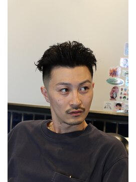 ツーエイチ 新宿(2H) 新宿/ピンパーマ/スキンフェード