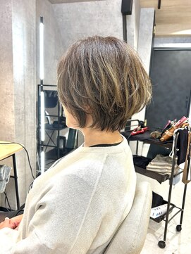 ヘイリー(HAILEY) 【大人ショートカット】ひし形ショートボブ前髪あり20代30代40代