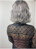 ホワイトブロンドホワイティアッシュ ぶつ切りボブ
