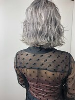 フルショウ 栄店(FURUSHO)&nbsp;ホワイトブロンドホワイティアッシュ ぶつ切りボブ