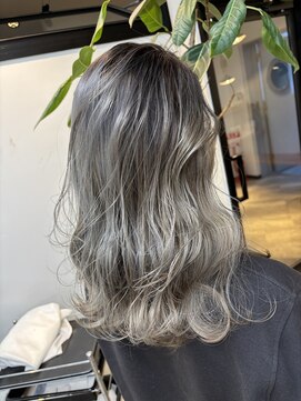 ポート バイ プライマル(port by primal) イメチェンヘアスタイル/ホワイトブロンド[千葉/千葉駅]