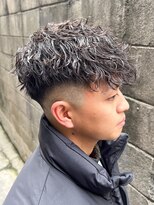 スパイラルパーマツイストパーマアップバング短髪メッシュ