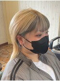 シルバーとブロンドのウルフ