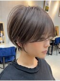 ショートヘアショートボブ白髪ぼかしハイライトカラーボブ