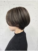 ハイライト×前下がりショートボブ