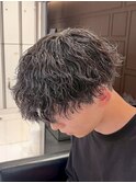 動きと束感のメンズ波巻きパーマ